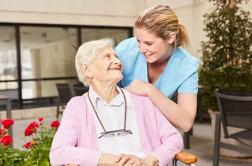 Polska wprowadza bon senioralny. Dla kogo 2150 zł na opiekę? Oto warunki