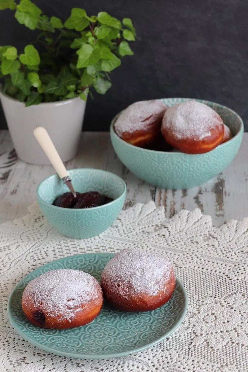 Pączki budyniowe z marmoladą