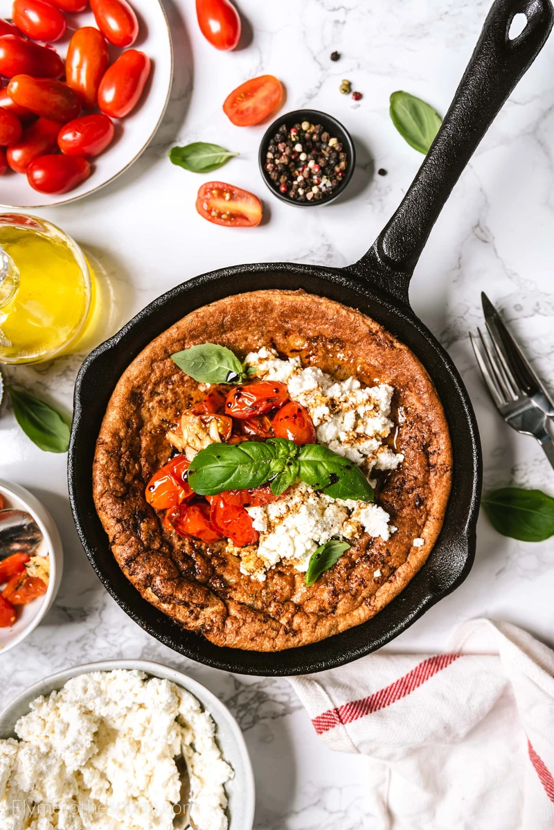 Dutch baby z ricottą i pieczonymi pomidorkami