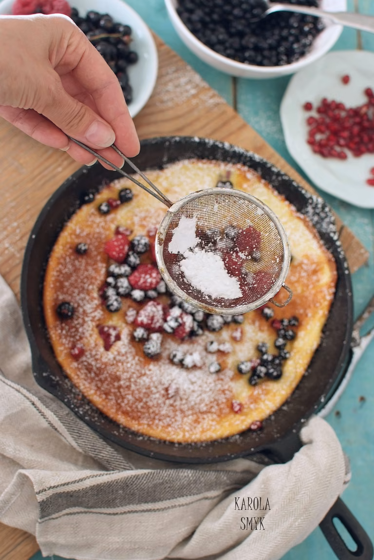 BEZLAKTOZOWY DUTCH BABY Z MALINAMI, PORZECZKĄ I JAGODAMI!