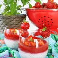 Jogurt z chia i musem truskawkowym