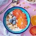 Pomysł na szybkie, niebanalne śniadanie: jogurt z pomarańczą