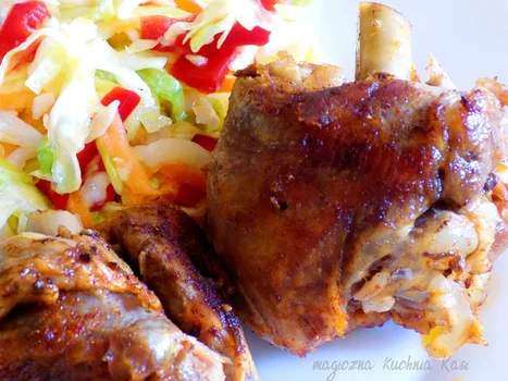 Pieczona golonka z indyka