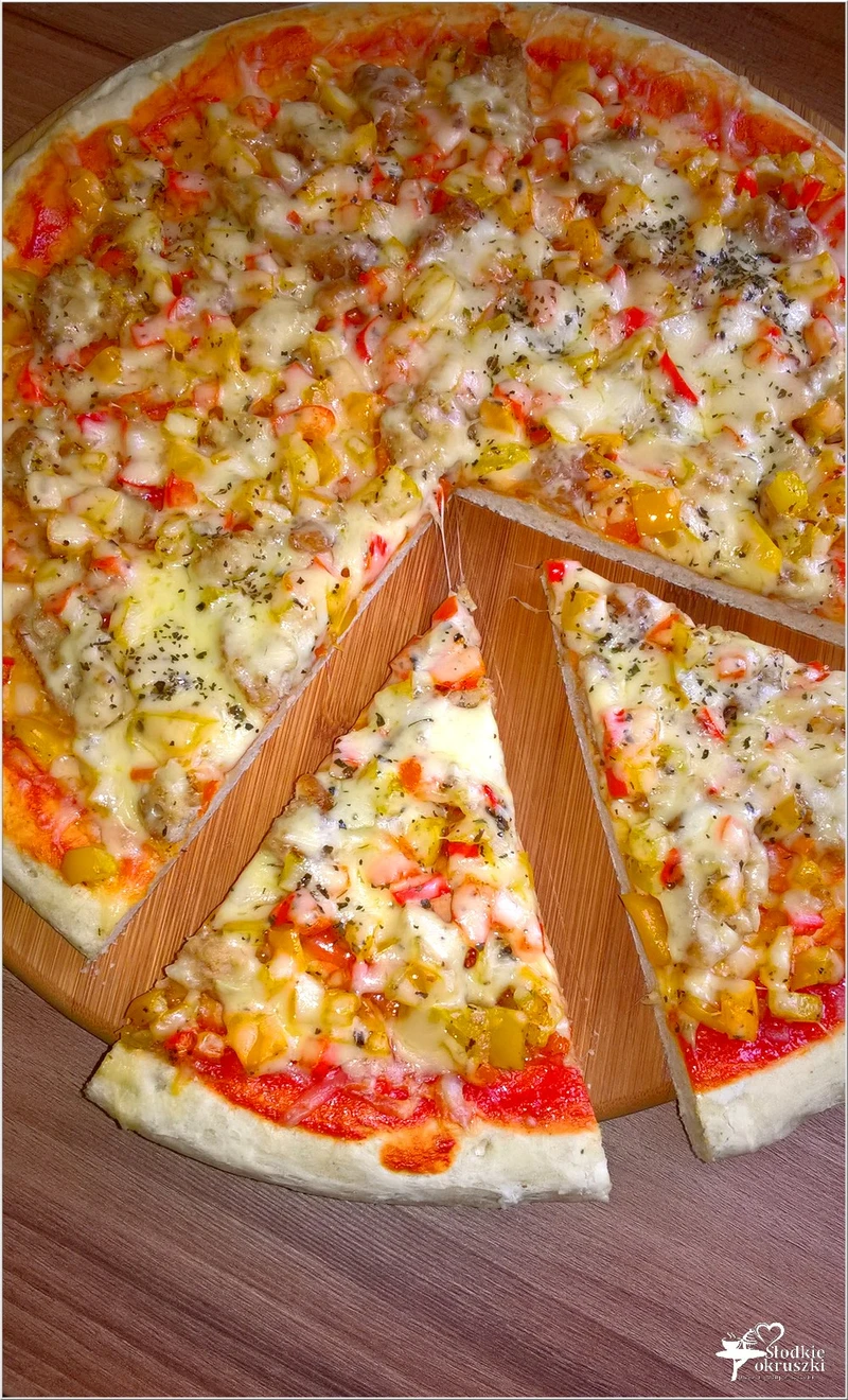 Cebulowa pizza (na suchych drożdżach)