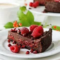 Tarta czekoladowa z malinami