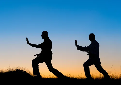 Dzień Tai-Chi: Odkryj Korzyści Starożytnej Sztuki Walki