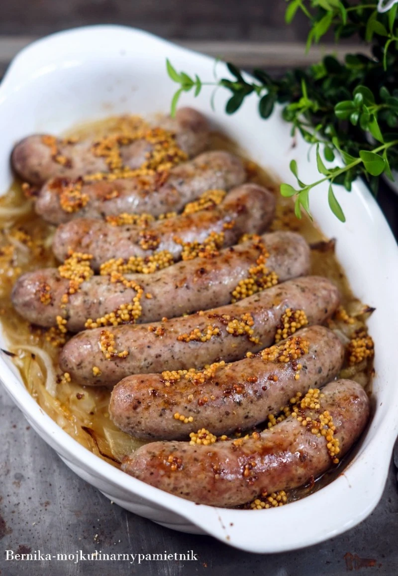 Biała kiełbasa w winie i musztardzie francuskiej
