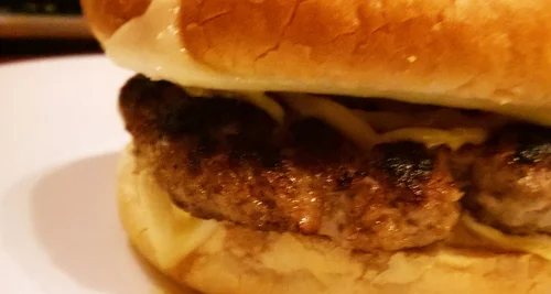 Domowy burger wołowy