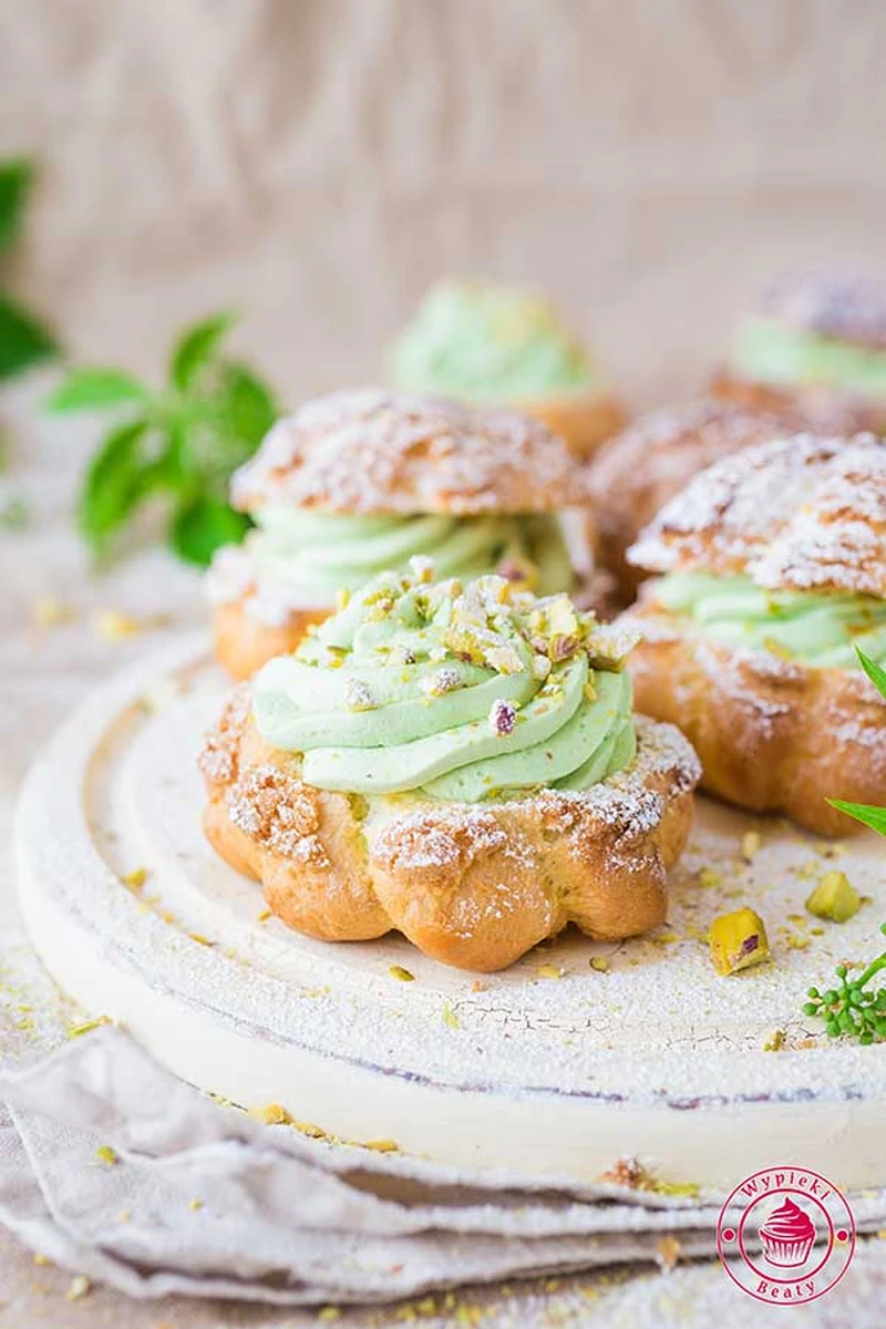 Ptysie matcha z chrupką