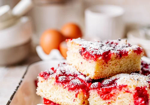 Ciasto blondie z malinami