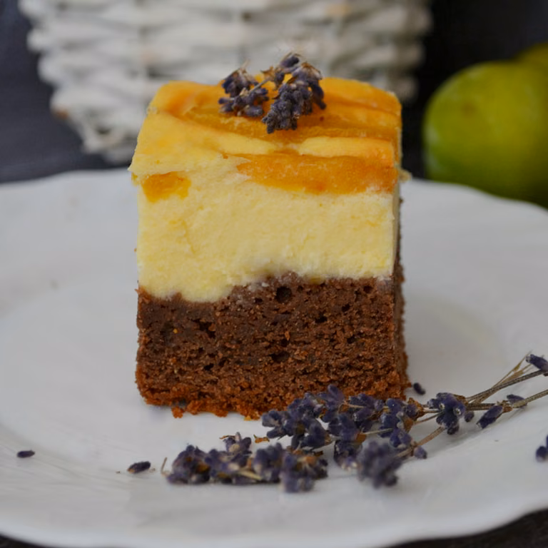 Sernik "Brownie" z brzoskwiniami - delikatny i pyszny