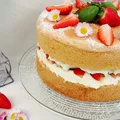 Biszkopt z mascarpone i truskawkami