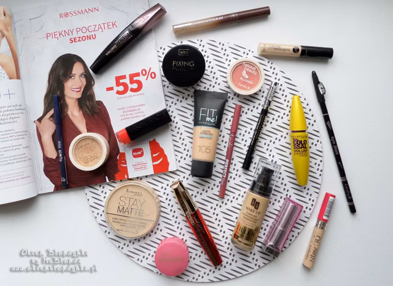 Co warto kupić w Rossmannie na promocji -55% na produkty do makijażu?