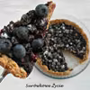 Kruche ciasto razowe z borówkami. Tarta z owocami.