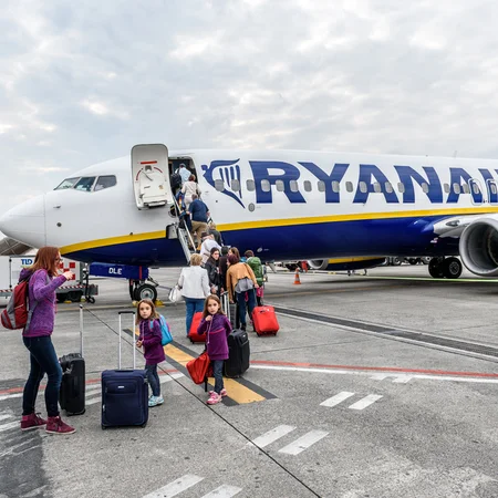 Ryanair otwiera 14 nowych tras z Polski! Zimowe podróże od 79 zł – zobacz, dokąd polecieć taniej!