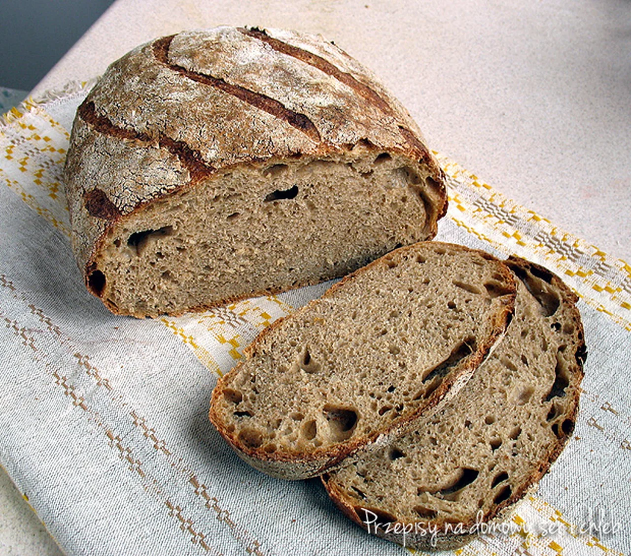 Chleb pszenny półrazowy