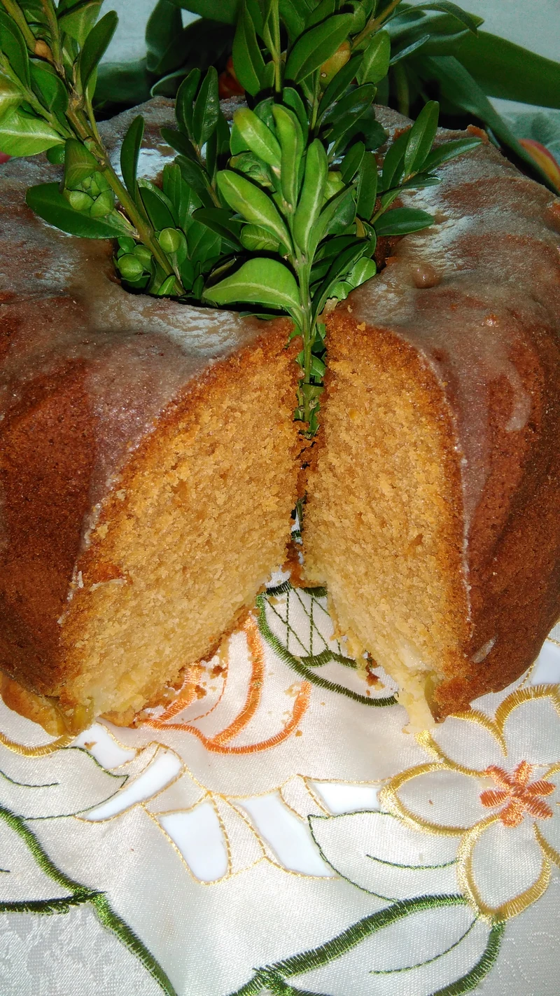 Babka "Karmelcia" z brzoskwiniami