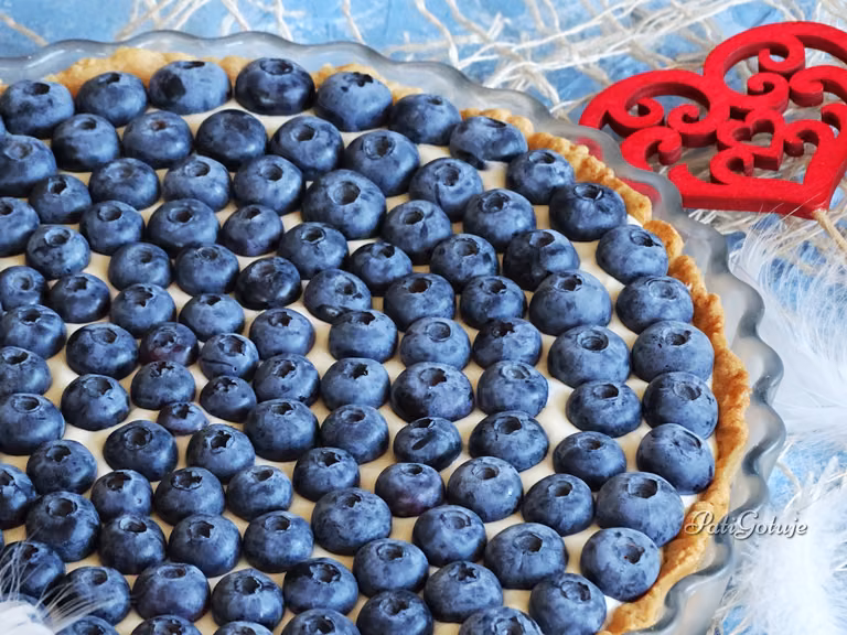 Tarta z borówkami i kremem