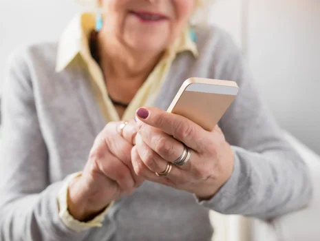 Skarbówka potwierdza: zakup telefonu można odliczyć od podatku! Skorzysta tylko jedna grupa osób