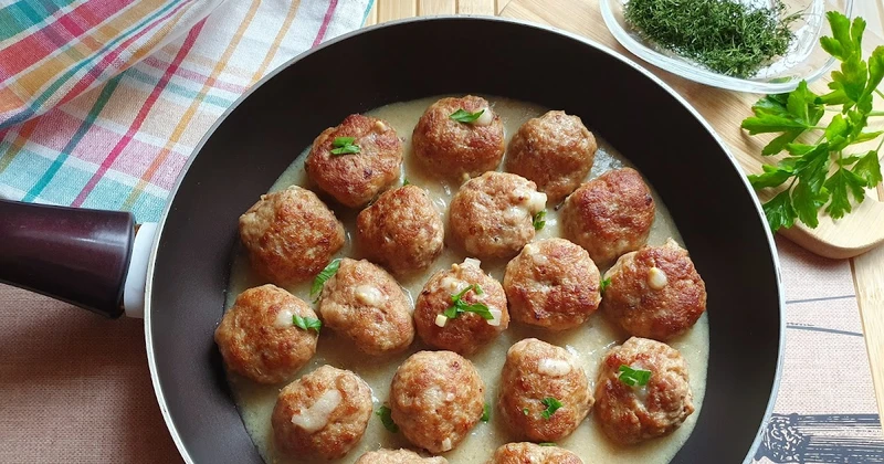 Klopsiki w musztardowym sosie