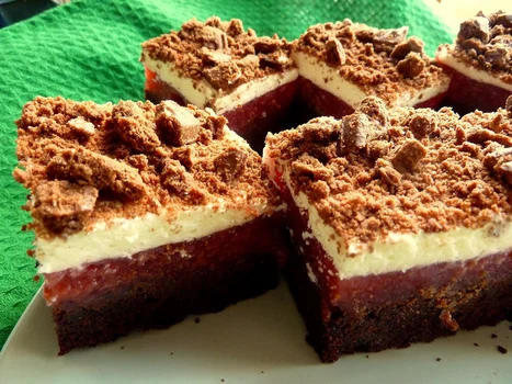 ciasto czekoladowe z truskawkami