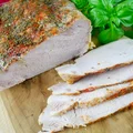 Schab pieczony w rękawie z czosnkiem i majerankiem – na obiad lub kanapki