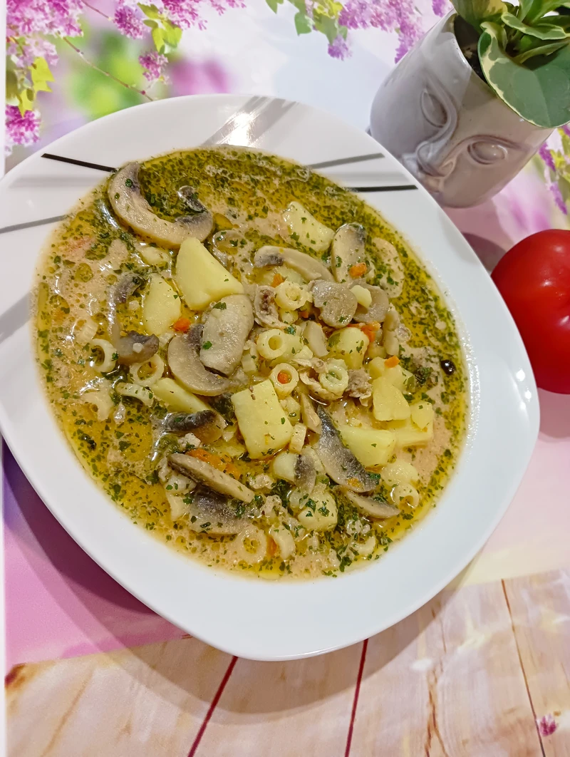 ZUPA PIECZARKOWA Z PRZECIEREM POMIDOROWYM
