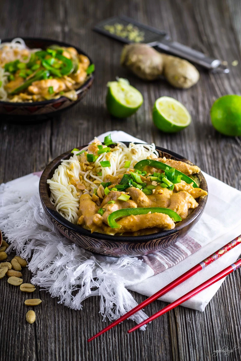 Tajski kurczak w sosie z orzeszków - Peanutbutter Chicken