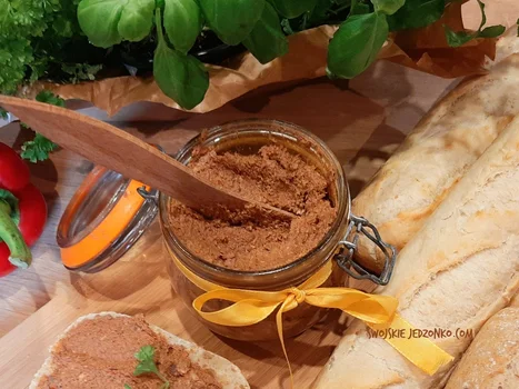Pasztet z pieczoną papryką na kanapki