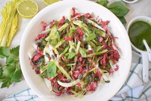 Surówka z fenkułem, radicchio i selerem