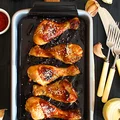 Pieczone udka w sosie czosnkowym z miodem i posypką sezamową