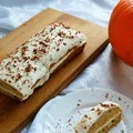 CIASTO DYNIOWE Z CZEKOLADĄ I MASĄ Z SERKA KREMOWEGO