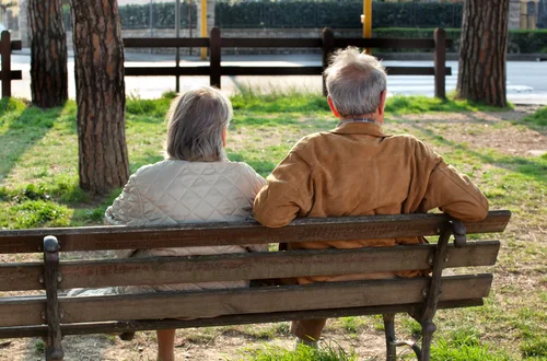 Podwyżka o 150 zł dla milionów seniorów!? Nawrocki chce rewolucji w emeryturach!