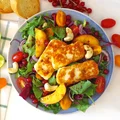 Sałatka z halloumi i porzeczkami