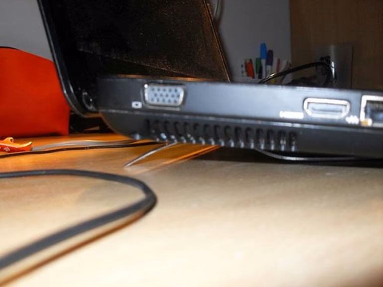 Schładzanie laptopa... WIDELCEM!