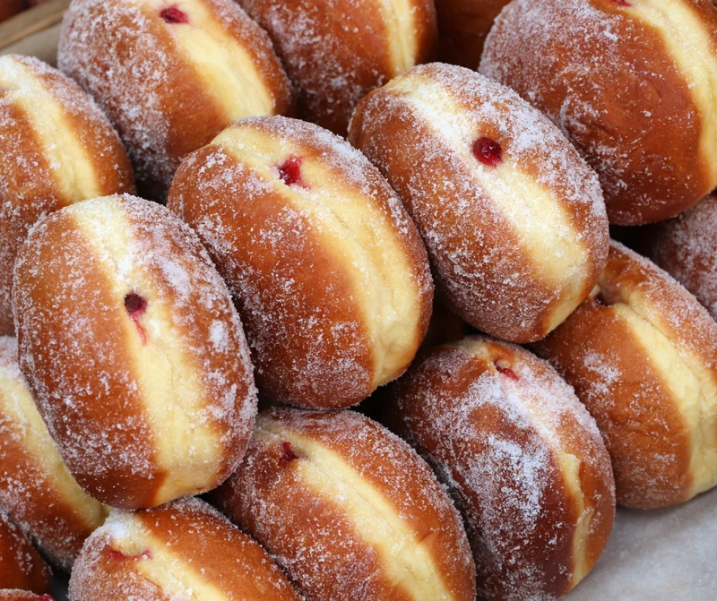 Co oznacza kolor pączka? Po czym poznać dobrego pączka?