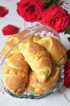 Rogaliki z konfiturą z wiśni