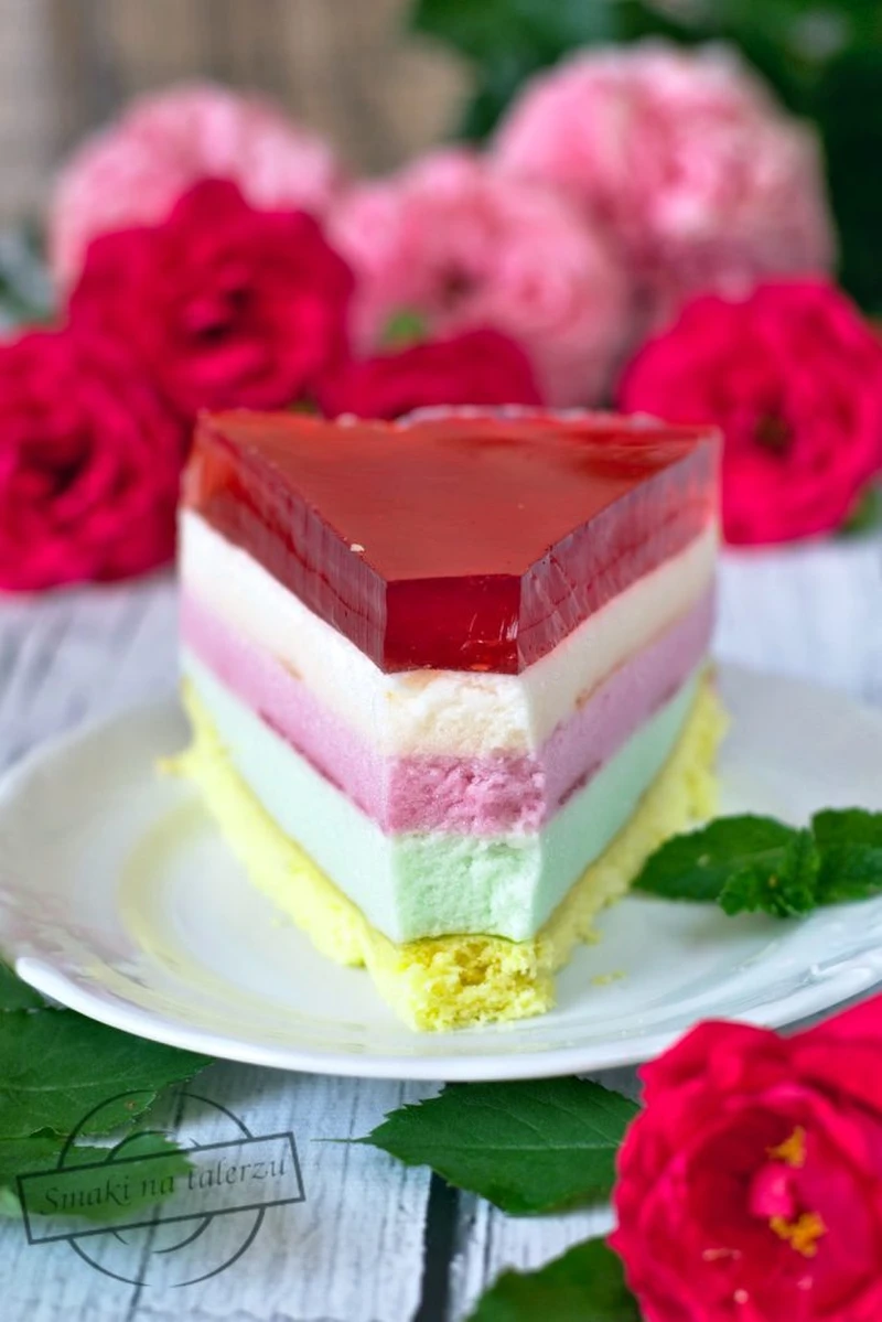 Lekki pastelowy torcik