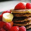 Pancakes owsiane z malinami