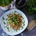 MAKARON Z PESTO Z BOBU I SZYNKĄ PARMEŃSKĄ