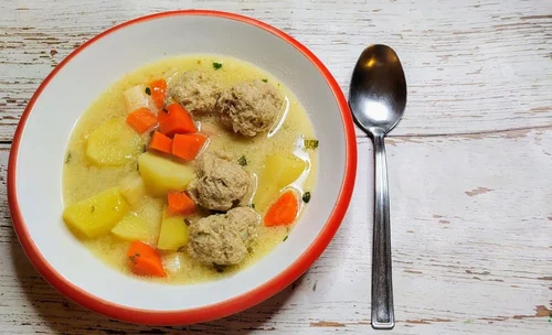 Zupa klopsowa