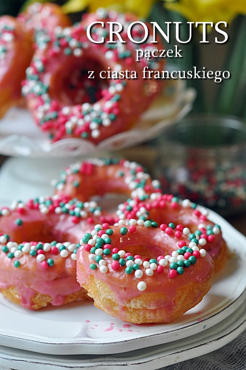 CRONUTS - pączki z ciasta francuskiego.