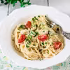 Spaghetti Z Sosem Serowym, Kurczakiem I Warzywami