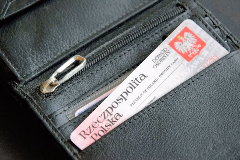 Ktoś prosi o zeskanowanie Twojego dowodu w hotelu czy wypożyczalni?  Zobacz, jak wtedy postąpić