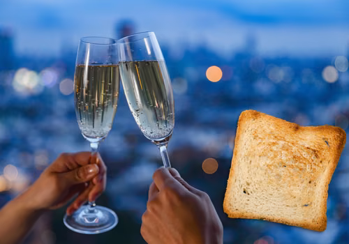 Skąd wzięło się słowo „toast”? Mało kto zna jego prawdziwe pochodzenie!