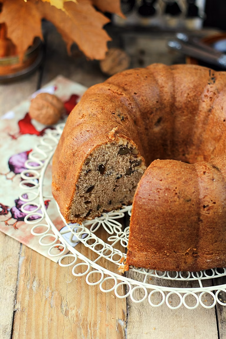Babka cynamonowa z rodzynkami i orzechami włoskimi
