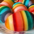 Pisanki z tęczowej galaretki