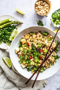 Pad thai ze szparagami i tofu