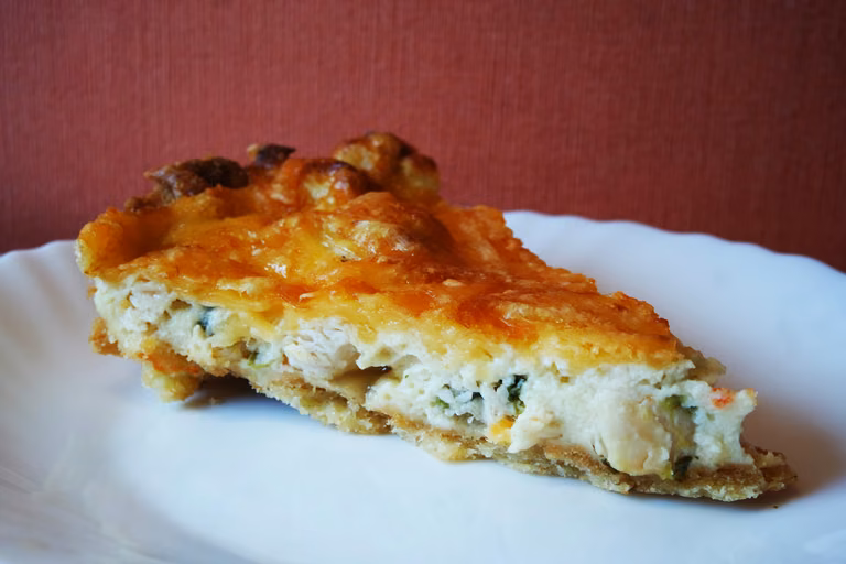 Tarta z piersią z kurczaka i beszamelem