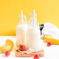 Mleczny koktajl z wodą kokosową i bananem